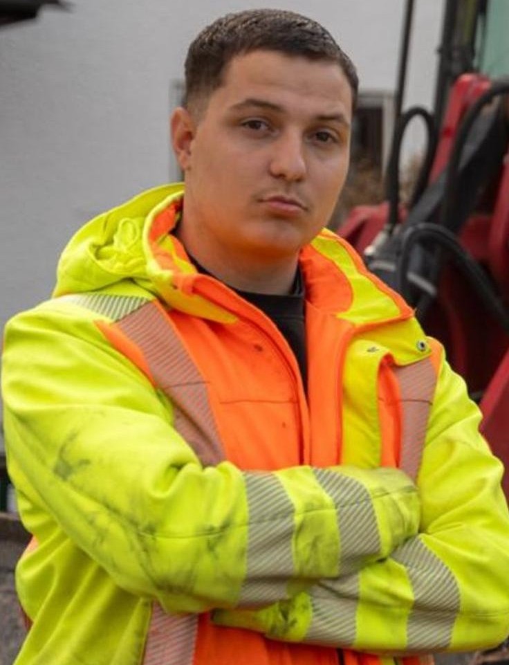 Jasiqi Baggerbetrieb bei der Arbeit